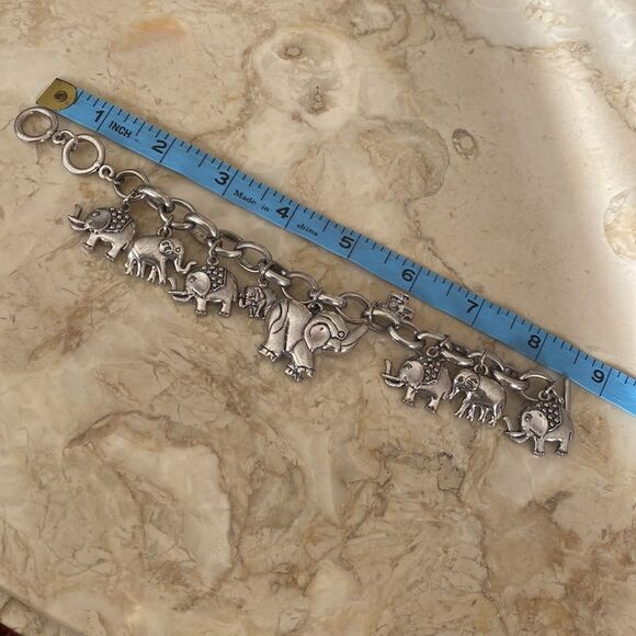Chunky Oval Link Silver Tone Elephant Toggle Charm Bracelet - Picture 4 of 4